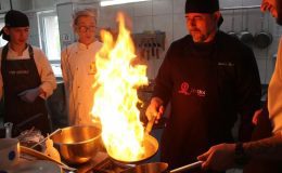 Macar öğretmenler  aşçı adaylarına yöresel yemeklerini gösterdi