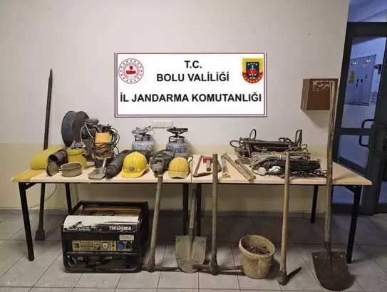 Mengen'de kaçak kazı yapan 3 şüpheli yakalandı 1 Mengen’de kaçak kazı yapan 3 şüpheli yakalandı