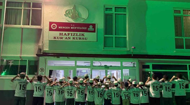 Arda Güler,  Mengen Hafızlık Kur’an Kursu öğrencilerine imzalı formasını gönderdi