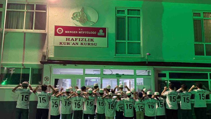 Arda Güler,  Mengen Hafızlık Kur’an Kursu öğrencilerine imzalı formasını gönderdi